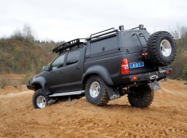 Задний силовой бампер с калиткой крепления запасного колеса - Toyota Hilux Arctic Trucks